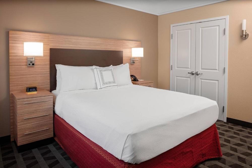 1 Bedroom Suite, 1 Queen, Sofa bed interior